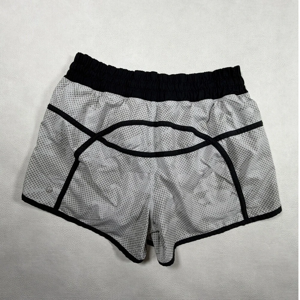 Lululemon Gray Triangle‎ Print Running Shorts Black Trim Size 6 Side Zip Pocket